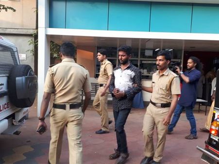 മുനിസിപ്പല്‍ വൈസ്‌ചെയര്‍മാന്റെ ബാഗ് തട്ടിപ്പറിച്ചു രക്ഷപ്പെടാന്‍ ശ്രമിച്ച മോഷ്ടാവിനെ സിനിമാ താരം പിന്തുടര്‍ന്ന് പിടികൂടി