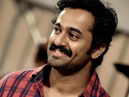 പരാതിയെക്കുറിച്ച് ചോദ്യം.. മാതൃഭൂമി സംഘത്തിന് നേരെ ഉണ്ണി മുകുന്ദന്റെയും കൂട്ടരുടേയും ഗുണ്ടായിസം