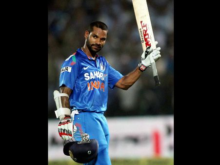 ഭാര്യയെയും മക്കളെയും എമിറേറ്റ്‌സ് വിമാനത്തില്‍ കയറ്റിയില്ല; ശിഖര്‍ ധവാന് കലിപ്പ്