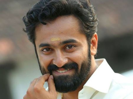 'ടീ ഷര്‍ട്ടില്‍ പിടിച്ചു, മുഖത്ത് ചുംബിക്കാന്‍ ശ്രമിച്ചു'... ഉണ്ണി മുകുന്ദനെതിരെ ആരോപണം