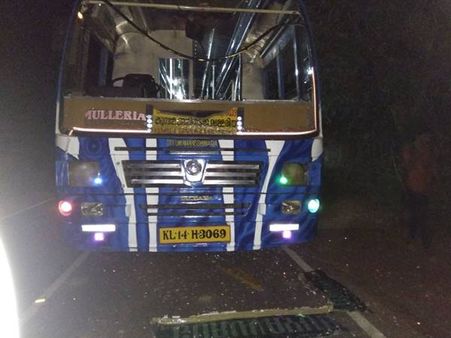 രണ്ട് ബസുകള്‍ക്ക് നേരെ കല്ലേറ്; മുള്ളേരിയ-കുമ്പള റൂട്ടില്‍ ബസ് ഓട്ടം നിലച്ചു