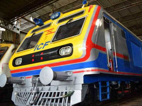 എസി ലോക്കല്‍ ട്രെയിനിൽ ടിക്കറ്റെടുക്കാതെ യാത്ര ചെയ്തയാള്‍ പിടിയില്‍, 165ന് പകരം പോയത് 435 രൂപ