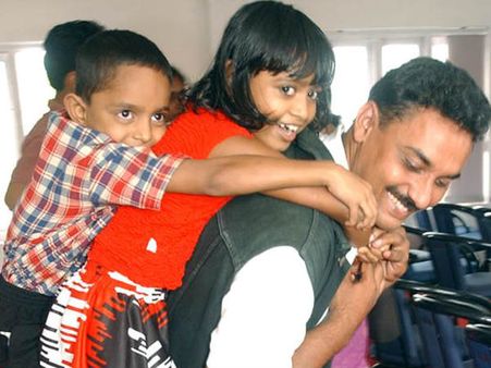 എയ്ഡ്സ് ബാധിതരായ അക്ഷരയെയും അനന്തുവിനെയും ഓർമ്മയില്ലേ? ഇപ്പോൾ ഡിഗ്രി വിദ്യാർത്ഥികൾ, പക്ഷേ...