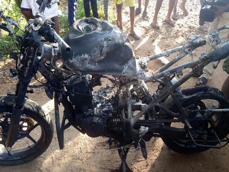 മുസ്ലിംലീഗ് പ്രവര്‍ത്തകര്‍ സിപിഎം പ്രവര്‍ത്തകരുടെ ബൈക്കുകളും ഓട്ടോറിക്ഷകളും കത്തിച്ചു, അക്രമം ഉണ്യാലില്‍ നബിദിനറാലി അക്രമിച്ചതില്‍ പ്രതിഷേധിച്ച്