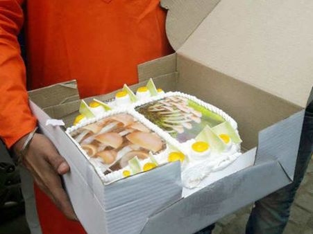 ബിജെപി തിരഞ്ഞെടുപ്പ് വിജയം ആഘോഷിച്ചത് കൂണിന്‍റെ ചിത്രമുള്ള കേക്ക് മുറിച്ച്, അതിനൊരു കാരണമുണ്ട്...