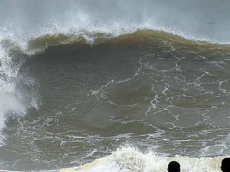 ഓഖി ദുരന്തം; തിരച്ചിൽ മുനമ്പം മുതൽ ഗോവ വരെ വ്യാപിപ്പിക്കും, ബോട്ടുടമകളോട് സഹായം തേടി സർക്കാർ