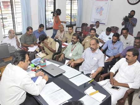 അടിവാരത്ത് ചെക്ക്‌പോസ്റ്റ്, അമിതഭാരം കയറ്റിയാല്‍ ലൈസന്‍സ് കട്ട്, പാര്‍ക്കിങ് തടയാന്‍ എസ്‌ഐ; താമരശേരി ചുരത്തെ രക്ഷിക്കാന്‍ ജില്ലാ ഭരണകൂടം