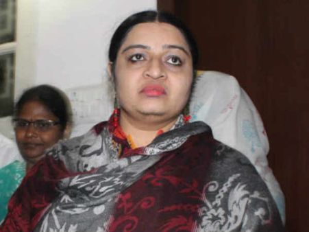 ആർകെ നഗർ ഉപതിരഞ്ഞെടുപ്പ്; ജയലളിതയുടെ അനന്തരവൾക്കു മത്സരിക്കാൻ കഴിയില്ല, കാരണം...