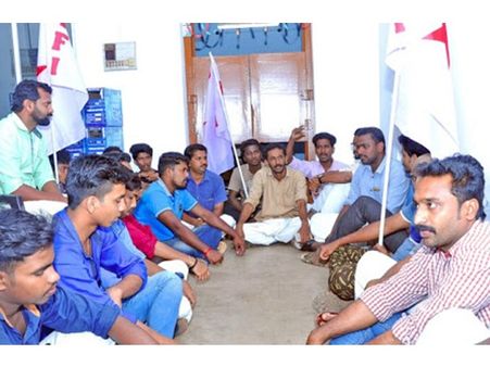 ഹെഡ് പോസ്റ്റ് ഓഫീസ് ജനൽ ചില്ലുകൾ അടിച്ചു തകർത്ത കേസ്സിൽ ഡിവൈഎഫ്ഐ നേതാക്കൾക്ക് പിഴ