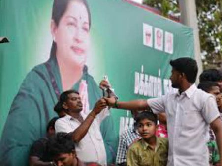 ആർകെ നഗറിൽ ഇന്ന് കലാശക്കൊട്ട്! പെരുമാറ്റ ചട്ടംലംഘിച്ചാൽ പണികിട്ടും, കോടതിയുടെ നിർദ്ദേശമിങ്ങനെ...