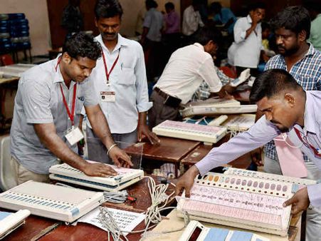 ഗുജറാത്ത് തിരഞ്ഞെടുപ്പ്; വോട്ടിങ്ങ് മെഷീനുകളില്‍ കൃത്രിമം നടന്നതായി സംശയിക്കുന്നുവെന്ന് ശിവസേന