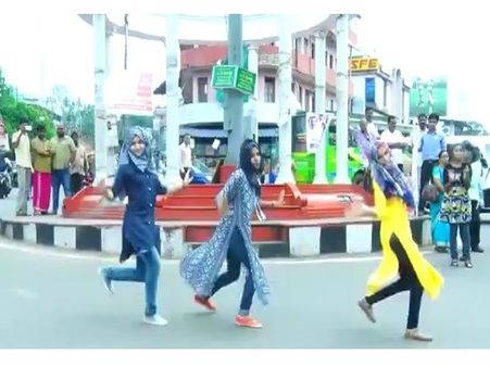 മലപ്പുറത്തെ ഫ്‌ളാഷ്‌മോബിനെ അപവാദം പ്രചരിപ്പിച്ചവര്‍ക്കെതിരേ കേസെടുത്തു, ആറ് ഫെയ്‌സ്ബുക്ക് അക്കൗണ്ടുകള്‍ക്കെതിരെ കേസ് രജിസ്റ്റര്‍ ചെയ്തു