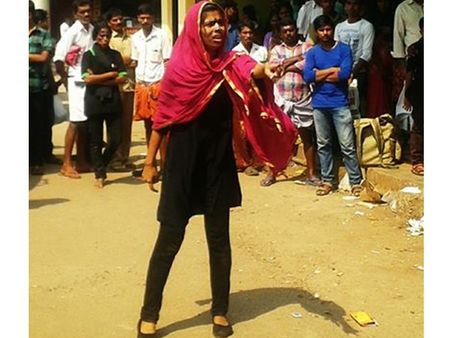 ഉസ്താദുമാരെക്കൊണ്ട് നിറഞ്ഞ സുവർഗ്ഗപ്പൂങ്കാവനം മ്മക്ക് മാണ്ട ബളേ... യുവതിയുടെ വാക്കുകൾ വൈറൽ!!