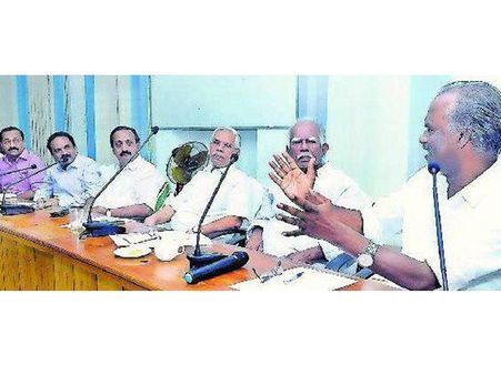 സര്‍ക്കാര്‍ വക സൗജന്യ റേഷന്‍ മത്സ്യത്തൊഴിലാളികള്‍ക്ക് മാത്രം; കോഴിക്കോട്ട് എല്ലാവര്‍ക്കും