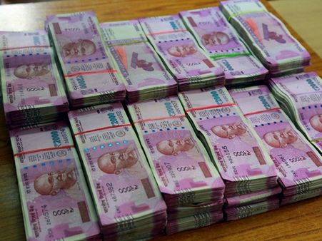 തമിഴ്‌നാട്ടില്‍നിന്നുംകൊണ്ടുവന്ന 2000രൂപയുടെ 70ലക്ഷംരൂപയുടെ കുഴല്‍പണം ഒരാഴ്ച്ചത്തെ നിരീക്ഷണത്തിനൊടുവില്‍ പോലീസ് പിടികൂടി