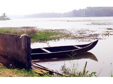 നരണിപ്പുഴ കായലില്‍ തോണി മറിഞ്ഞ് മരണമടഞ്ഞ ആറു കുട്ടികളും നീന്തല്‍ അറിയാവുന്നവര്‍, രക്ഷപ്പെട്ട രണ്ടുപേര്‍ നീന്തല്‍ അറിയാത്തവരും