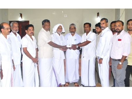 കണ്ണീരൊപ്പാൻ കെഎംസിസി കിഡ്നി മാറ്റിവെക്കുന്നതിന് സഹായം കൈമാറി