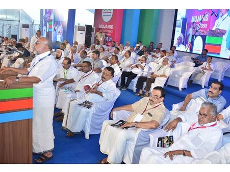 മുജാഹിദ് വേദിയില്‍ ബിജെപി-ലീഗ് നേതാക്കളുടെ വാക്പയറ്റ്, ന്യൂനപക്ഷങ്ങള്‍ക്കെതിരെ അതിക്രമങ്ങള്‍ വര്‍ദ്ധിക്കുന്നുവെന്ന് കെപിഎ മജീദ്, ന്യൂനപക്ഷങ്ങള്‍ സുരക്ഷിതരല്ലന്ന വാദം ശരിയല്ലെന്ന് ശ്രീധരന്‍ പിള്ള