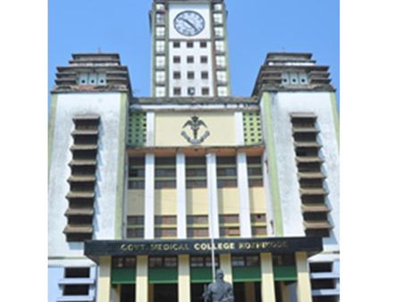 പെന്‍ഷന്‍പ്രായത്തില്‍ വര്‍ധന: യുവഡോക്റ്റര്‍മാര്‍ പണിമുടക്കി