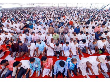 മുജാഹിദ് സംസ്ഥാന സമ്മേളന വേദിയില്‍ അരലക്ഷം പേരുടെ ജുമുഅ നമസ്‌കാരം