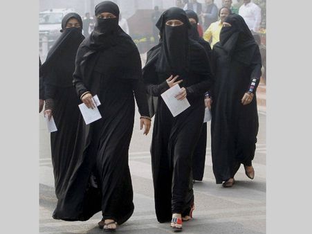 പുതിയ ജിദ്ദ വിമാനത്താവളത്തില്‍ സേവനസന്നദ്ധരായി വനിതാ ജീവനക്കാരും