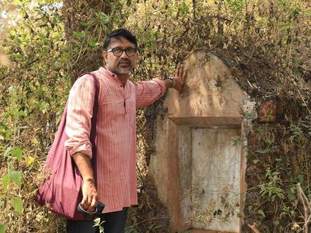 ബ്ലോഗിൽ നിന്നും കോപ്പിയടിച്ച് പുസ്തകം; കാരൂർ സോമനും മാതൃഭൂമിക്കുമെതിരെ ബ്ലോഗർ നിരക്ഷരൻ നിയമനടപടിക്ക്