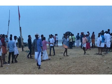 തീരദേശത്തെ പരിഭ്രാന്തിയിലാഴ്ത്തി ഓഖി കാറ്റ് ശക്തമാകാന്‍ സാധ്യതയെന്ന് റിപോര്‍ട്ട്, ജാഗ്രത നിര്‍ദ്ദേശം