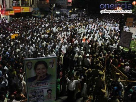 പരസ്യ പ്രചരണം അവസാനിച്ചു; ശക്തമായ ചതുഷ്‌കോണ മത്സരത്തിന് ഒരുങ്ങി ചെന്നൈ ആര്‍കെ നഗര്‍ മണ്ഡലം