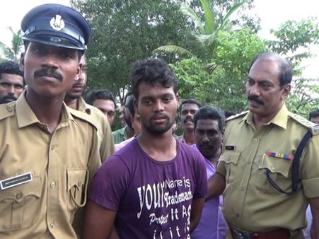 എറണാകുളം കാലടിയില്‍ നിന്നും മോഷ്ടിച്ച ലോറിയുമായി കടന്നു കളയുന്നതിനിടെ ചമ്രവട്ടത്ത് അപകടം വിതച്ച മോഷ്ടാവിനെ നാട്ടുകാര്‍ പിടികൂടി