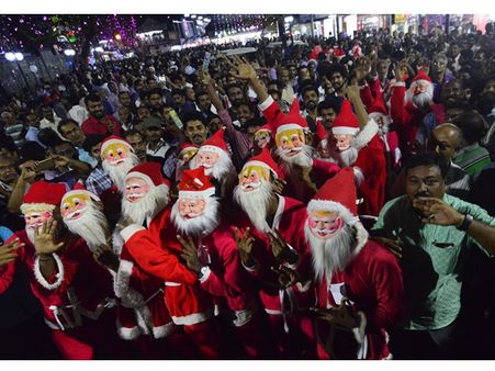 മിഠായിത്തെരുവിലേക്ക് ഒഴുകിയെത്തിയത് പതിനായിരങ്ങള്‍