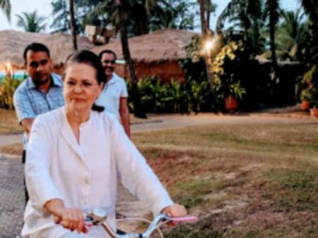 ഇഷ്ടപ്പെട്ട ഭക്ഷണം മസാലദോശ, വിനോദം സൈക്കിൾ സവാരി, ഗോവയിൽ അവധി ആഘോഷിച്ച് സോണിയ