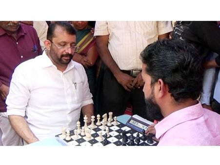 അകകണ്ണിന്റെ വെളിച്ചത്തില്‍ സ്പീക്കര്‍ക്കെതിരെകരുക്കള്‍ നീക്കി നൗഷാദ് താരമായി