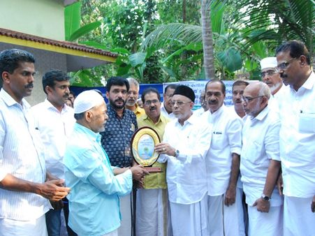 പ്രവാസം അവസാനിപ്പിച്ചു നാട്ടില്‍ വിശ്രമം ജീവിതം നയിക്കുന്നവര്‍ക്ക് സ്‌നേഹത്തണലുമായി കെ.എംസിസി