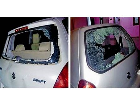 വടകരയില്‍ സംഘര്‍ഷാവസ്ഥ തുടരുന്നു; വീട്ടുമുറ്റത്ത് നിര്‍ത്തിയിട്ട രണ്ടു കാറുകള്‍ തകര്‍ത്തു