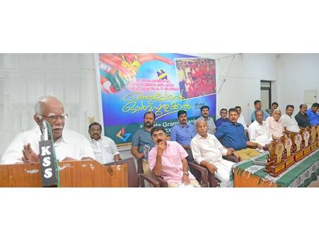 സംസ്ഥാന വോളിബോള്‍ ടീം ഇരുപത് വര്‍ഷം പൂര്‍ത്തിയാക്കിയ ദിവസം വടകരയില്‍ ഒത്തുകൂടി...