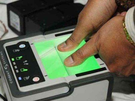 ആധാര്‍ വിവരച്ചോര്‍ച്ച: വാര്‍ത്ത റിപ്പോര്‍ട്ട് ചെയ്ത മാധ്യമത്തിനും മാധ്യമപ്രവര്‍ത്തകയ്ക്കുമെതിരെ കേസ്