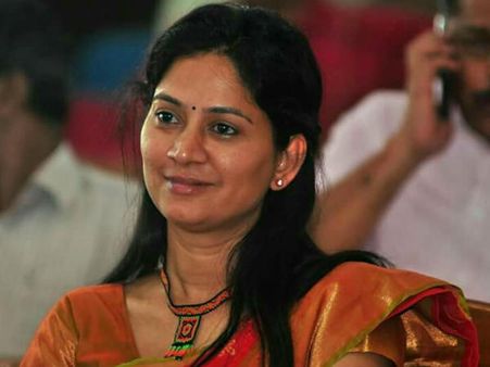 ഭർത്താവുമായി അകന്നുകഴിയുന്നു! യുവ എംഎൽഎ പ്രതിഭാ ഹരി വിവാഹബന്ധം വേർപ്പെടുത്തുന്നു, പേരും മാറ്റി...