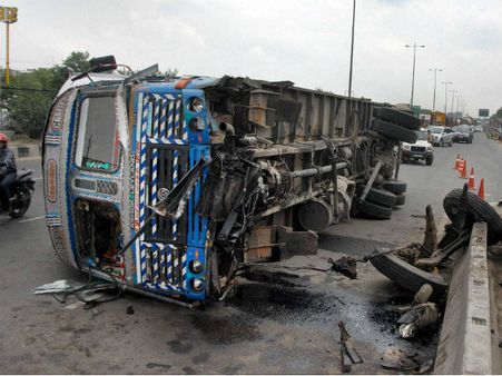 വാഹനാപകടത്തില്‍ പരിക്കേറ്റ ഹോട്ടല്‍ തൊഴിലാളിക്ക് 44 ലക്ഷം രൂപ നഷ്ടപരിഹാരം നല്‍കാന്‍ വിധി