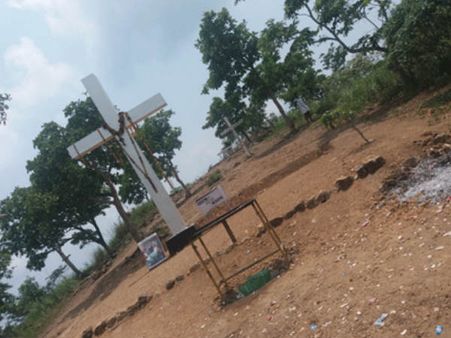 ബോണക്കാട് സംഘർഷം.. വിലക്ക് നിലനിൽക്കെ കുരിശുമല യാത്രയ്ക്കെത്തിയവരെ പോലീസ് തടഞ്ഞു