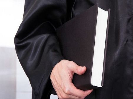 ഭാര്യയാണെന്ന അഭിഭാഷകന്റെ അവകാശവാദം: പള്ളിക്കര സ്വദേശിനി ഹൈക്കോടതിയില്‍ ഹാജരായി