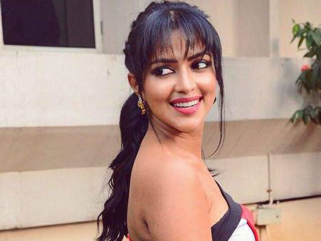 സെലിബ്രിറ്റികള്‍ക്കും നിയമം ബാധകം;അമലാപോളിന്റെ ധാര്‍ഷ്ട്യത്തിന് കിട്ടിയ തിരിച്ചടി