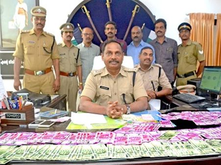 വടകരയിൽ വൻ കള്ളനോട്ട് വേട്ട-ബംഗളുരുവിലെ അന്തർദേശീയ റാക്കറ്റുമായി ബന്ധം