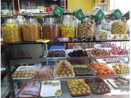 പഴകിയ ഭക്ഷണസാധനങ്ങള്‍ സൂക്ഷിച്ച മൂന്ന് സ്ഥാപനങ്ങള്‍ ആരോഗ്യവിഭാഗം പൂട്ടിച്ചു