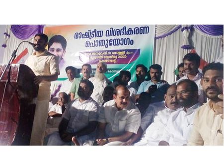 സഖാക്കളുടെ വെല്ലുവിളി മറികടന്ന് ബല്‍റാം കൊണ്ടോട്ടിയിലെത്തി പ്രസംഗിച്ചു, സംഘപരിവാറും സിപിഎമ്മും ഒരു നാണയത്തിന്റെ ഒരേവശമെന്നും ബല്‍റാം