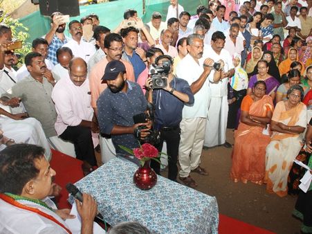 സര്‍ക്കാറിന്റെ ധൂര്‍ത്തും ധനവകുപ്പിന്റെ പിടിപ്പുകേടും സംസ്ഥാനത്തെ കടക്കെണിയിലാക്കി: ചെന്നിത്തല