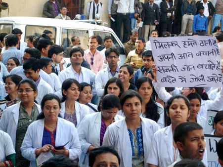 മെഡിക്കൽ ബിൽ സ്റ്റാന്റിംഗ് കമ്മിറ്റിക്ക് വിട്ടു; ഡോക്ടർമാർ സമരം നിർത്തിവച്ചു...