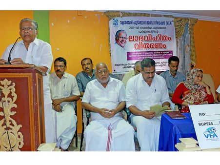 മലപ്പുറത്ത് ക്ലബ്ബ് നടത്തിയ ഫുട്‌ബോള്‍ ടൂര്‍ണമെന്റിലെ ലാഭവിഹിതം കൊണ്ടുവാങ്ങിയ രണ്ടേക്കര്‍ സ്ഥലം നഗരസഭക്ക് കൈമാറി