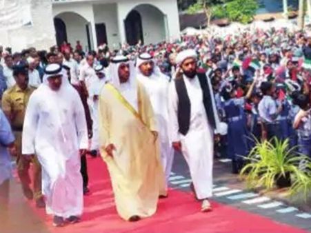 സ്‌കൂള്‍ കെട്ടിടം അറബിയെത്തി ഉദ്ഘാടനം ചെയ്ത് ഫലകവും വെച്ചു, മുഖ്യമന്ത്രി ഉദ്ഘാടനം ചെയ്യുമെന്ന് അറിയിച്ച് തുടര്‍ന്നും പ്രചാരണം; കൊടിയത്തൂരില്‍ തര്‍ക്കം രൂക്ഷം