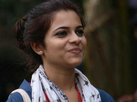 ഫ്ലാഷ് മോബ് കളിച്ച പെൺകുട്ടികൾക്കെതിരെ അസഭ്യവർഷം.. ജസ്ല മാടശ്ശേരിയുടെ പരാതിയിൽ ഒരാൾ പിടിയിൽ!