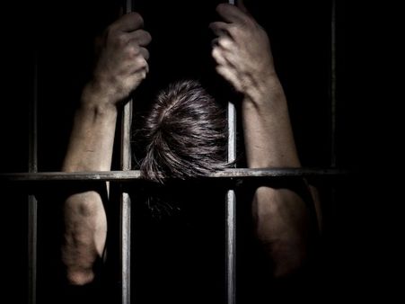 മക്കള്‍ വേണമെന്ന് തടവുകാരന്‍; ഭാര്യയോടൊപ്പം പോയി താമസിക്കൂവെന്ന് ഹൈക്കോടതി!! വിചിത്രമായ വിധി